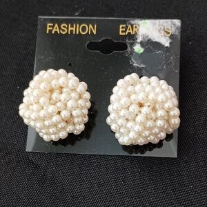 Off White Pearl Cluster Earrings pierced